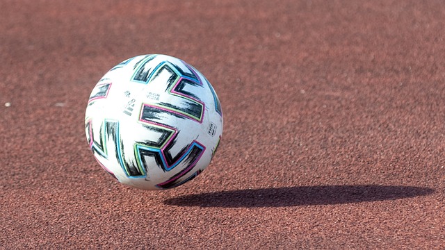 随着足球的 随着足球的